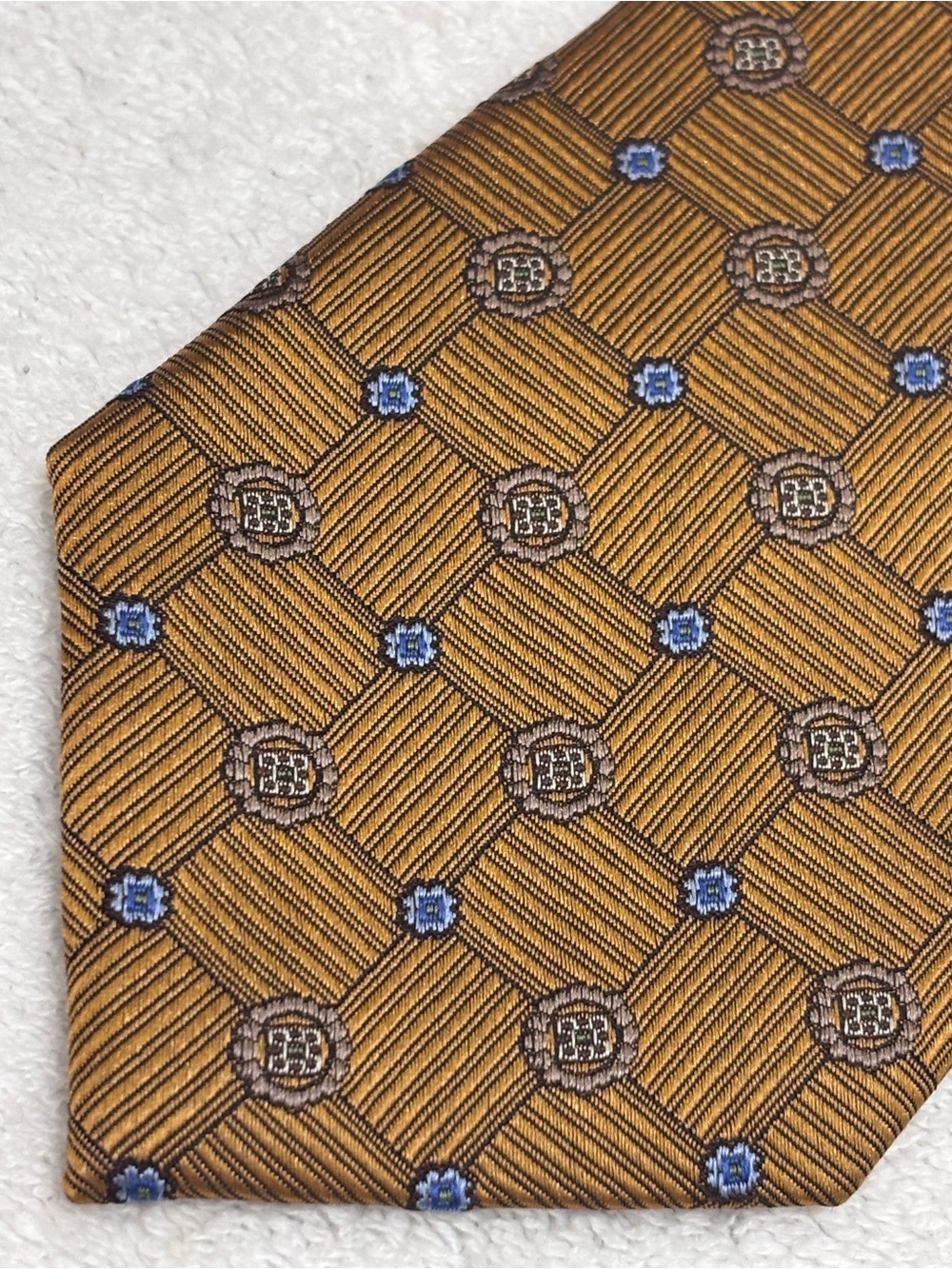 Brand New Tie By Jos A. Bank) Executive Collection) - Tie Width Is 3 1/4 Inches